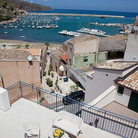 カステッランマーレ・デル・ゴルフォLa Terrazza Sul Portoアパートメント エクステリア 写真