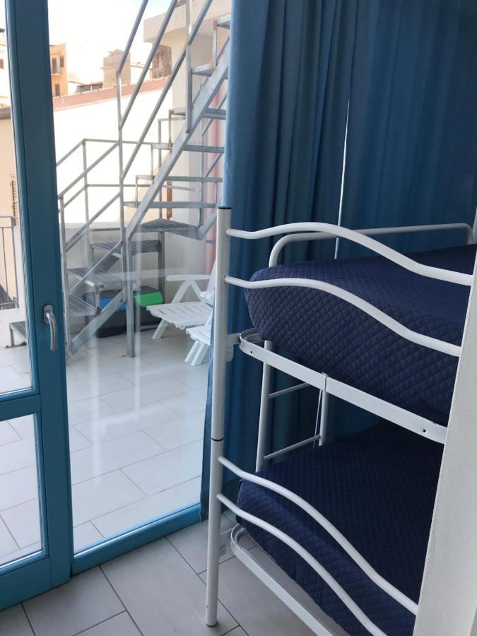 カステッランマーレ・デル・ゴルフォLa Terrazza Sul Portoアパートメント エクステリア 写真